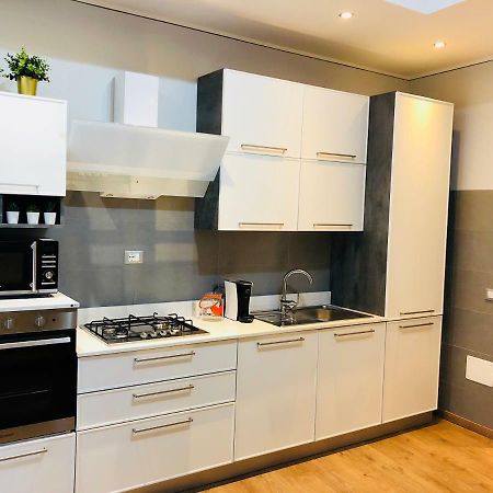 Marina Apartment & Suite Verbania Bagian luar foto