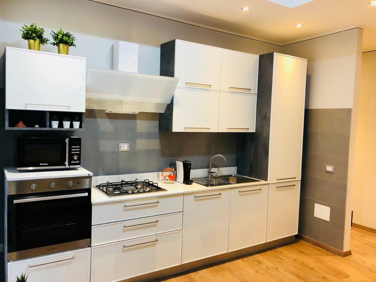 Marina Apartment & Suite Verbania Bagian luar foto